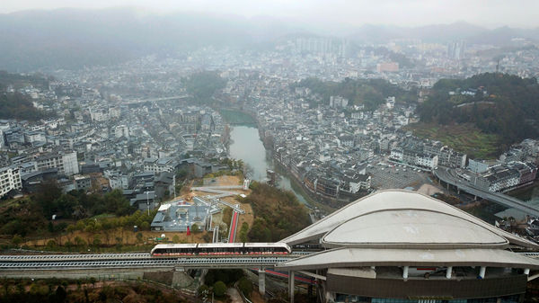 新春走基層丨“小”場景涌動經(jīng)濟“大”能量——小店、小廠、小站、小村探訪記